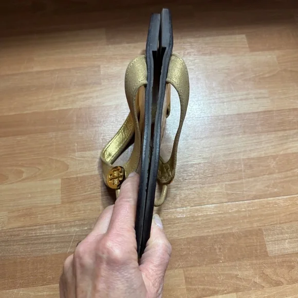 Tory Burch thora flat thong gold leather sandals size 8 - Picture 7 of 8